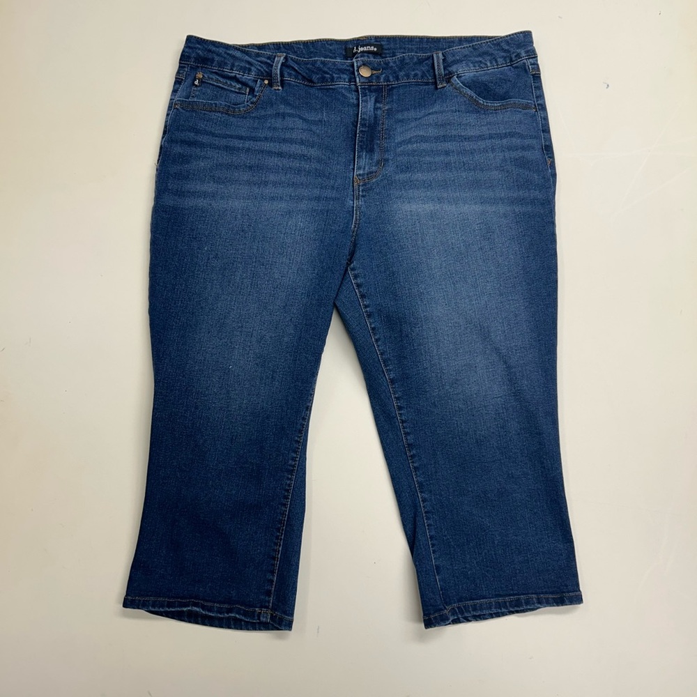d. jeans Women's Dark Blue Cropped Jean Capri